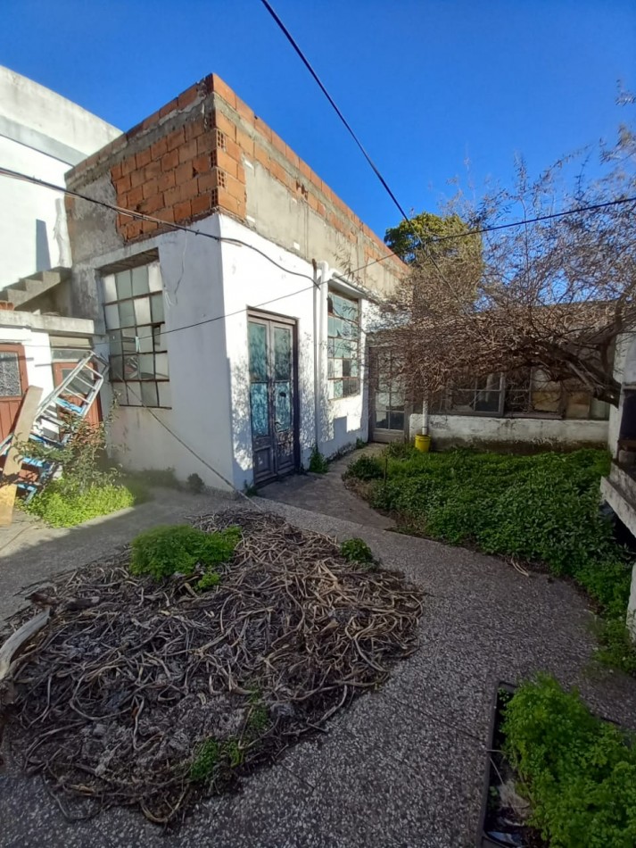 CASA 3 AMB CON GARAGE, Y GALPON CON TRIFASICA - ZONA: CERRITO Y ELCANO