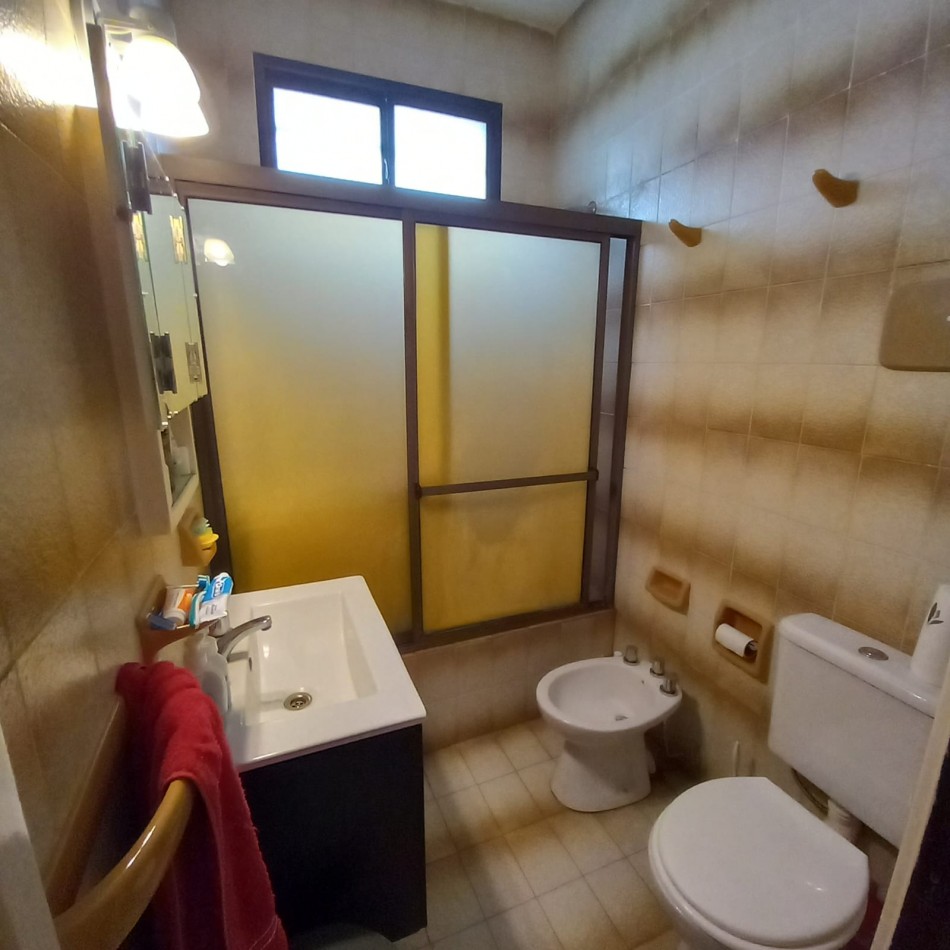 DEPARTAMENTO 2 AMB CONTRAFRENTE, CON PATIO Y ESPACIO DE COCHERA - ZONA: PLAYA VARESE