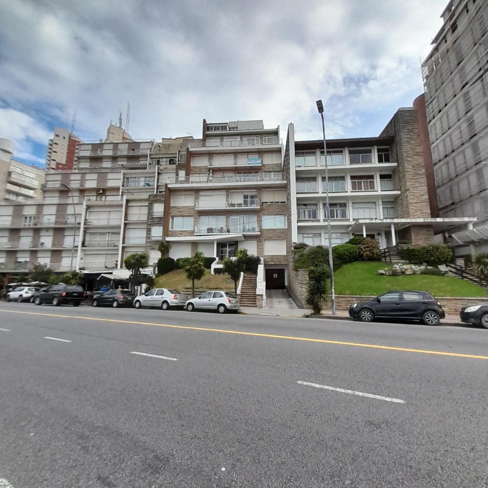 DEPARTAMENTO 2 AMB CONTRAFRENTE, CON PATIO Y ESPACIO DE COCHERA - ZONA: PLAYA VARESE