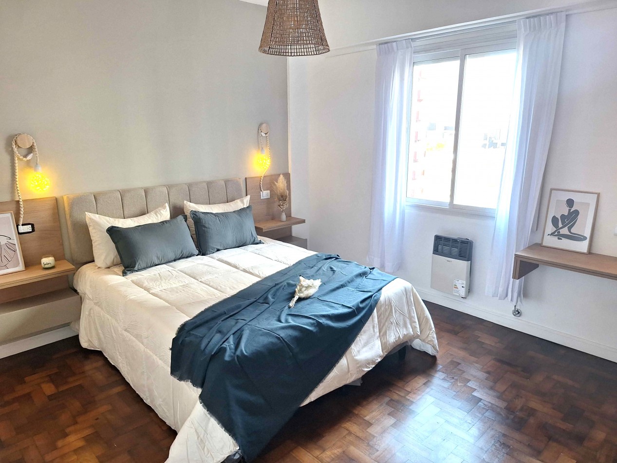 DEPARTAMENTO 3 AMB. AL FRENTE, CON BALCON Y VISTA PARCIAL AL MAR, TOTALMENTE RECICLADO - ZONA: CENTRO