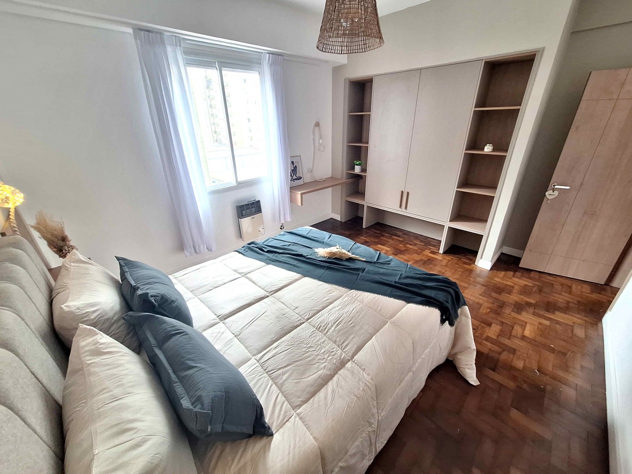 DEPARTAMENTO 3 AMB. AL FRENTE, CON BALCON Y VISTA PARCIAL AL MAR, TOTALMENTE RECICLADO - ZONA: CENTRO