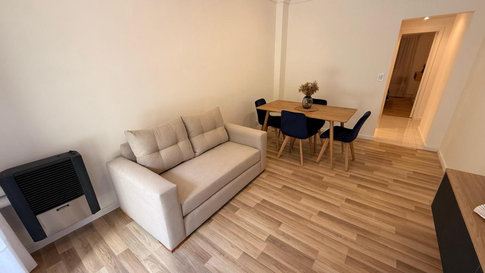 DEPARTAMENTO 2 AMB AL FRENTE, CON BALCON - ZONA: CENTRO