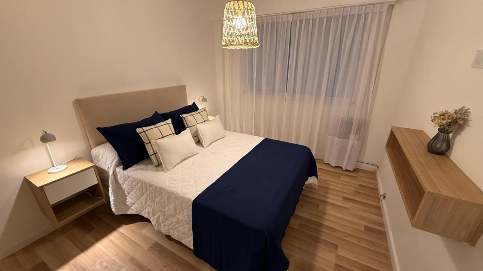 DEPARTAMENTO 2 AMB AL FRENTE, CON BALCON - ZONA: CENTRO