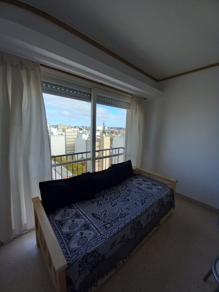 DEPARTAMENTO 2 AMB TODO EXTERNO, CON BALCON, VISTA PANORAMICA Y COCHERA FIJA - ZONA: MACROCENTRO