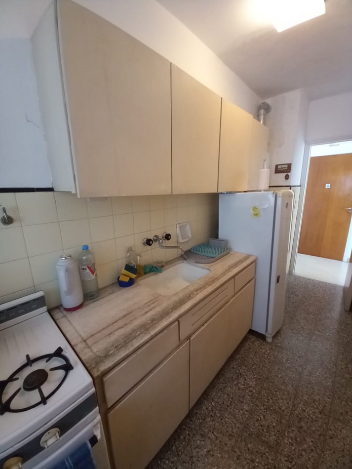 DEPARTAMENTO 2 AMB TODO EXTERNO, CON BALCON, VISTA PANORAMICA Y COCHERA FIJA - ZONA: MACROCENTRO