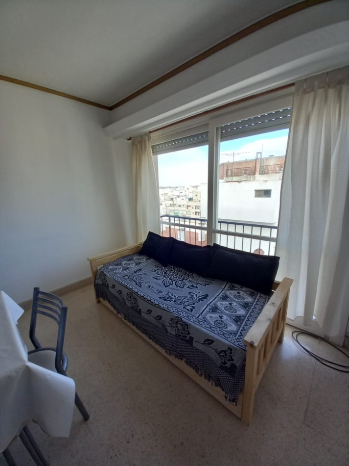 DEPARTAMENTO 2 AMB TODO EXTERNO, CON BALCON, VISTA PANORAMICA Y COCHERA FIJA - ZONA: MACROCENTRO