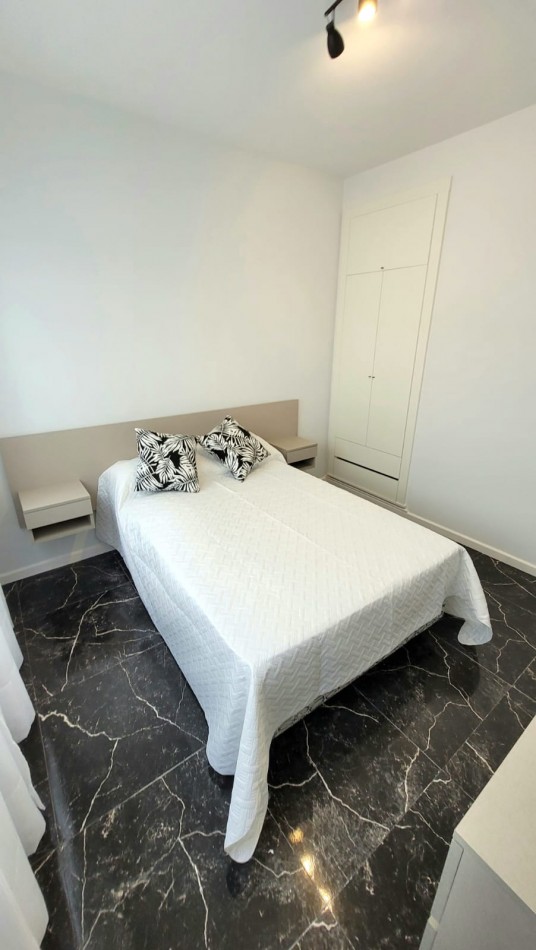 DEPARTAMENTO 2 AMB AL FRENTE, CON BALCON - ZONA: CENTRO