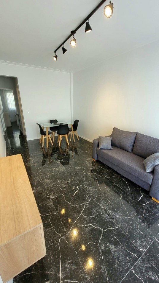 DEPARTAMENTO 2 AMB AL FRENTE, CON BALCON - ZONA: CENTRO