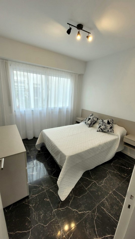 DEPARTAMENTO 2 AMB AL FRENTE, CON BALCON - ZONA: CENTRO