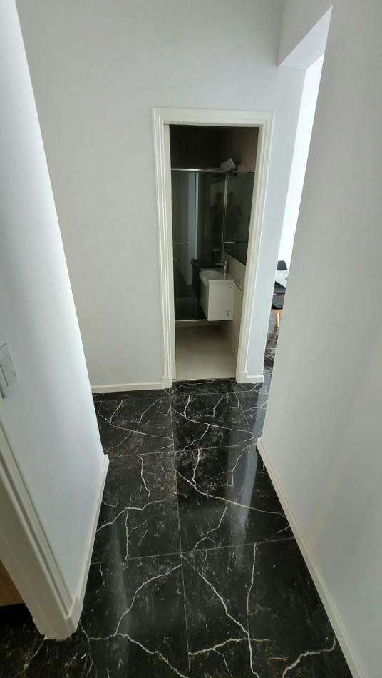 DEPARTAMENTO 2 AMB AL FRENTE, CON BALCON - ZONA: CENTRO