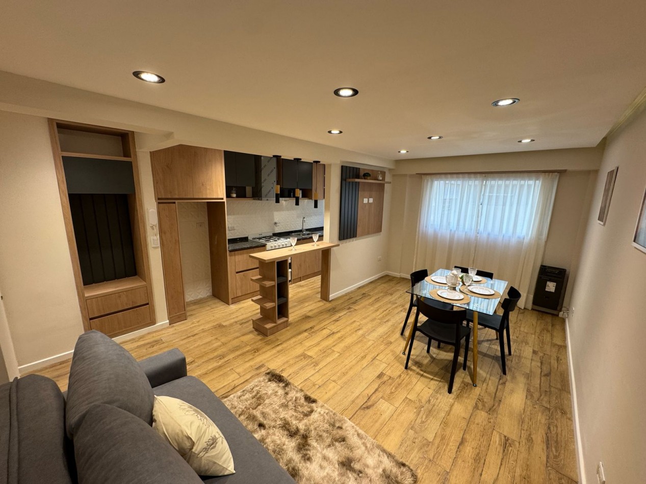 DEPARTAMENTO 2 AMB MUY LUMINOSO, AL CONTRAFRENTE, CON VENTANAL - ZONA: MACROCENTRO
