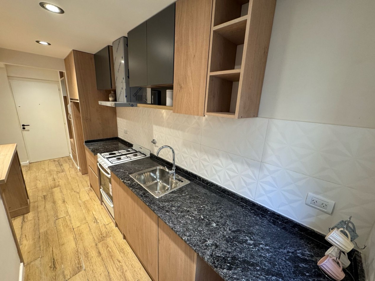 DEPARTAMENTO 2 AMB MUY LUMINOSO, AL CONTRAFRENTE, CON VENTANAL - ZONA: MACROCENTRO