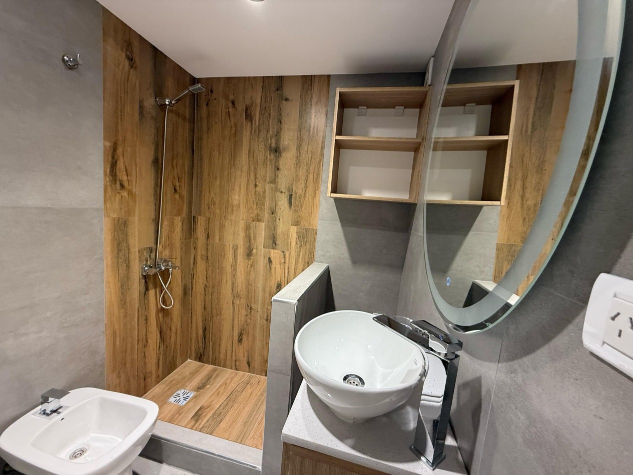 DEPARTAMENTO 2 AMB. AL FRENTE CON BALCON - ZONA: PASEO ALDREY