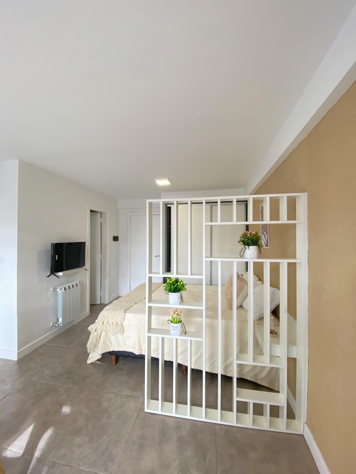 DEPARTAMENTO 1 AMB AL FRENTE, CON VENTANAL, EN EDIFICIO MODERNO - ZONA: CENTRO