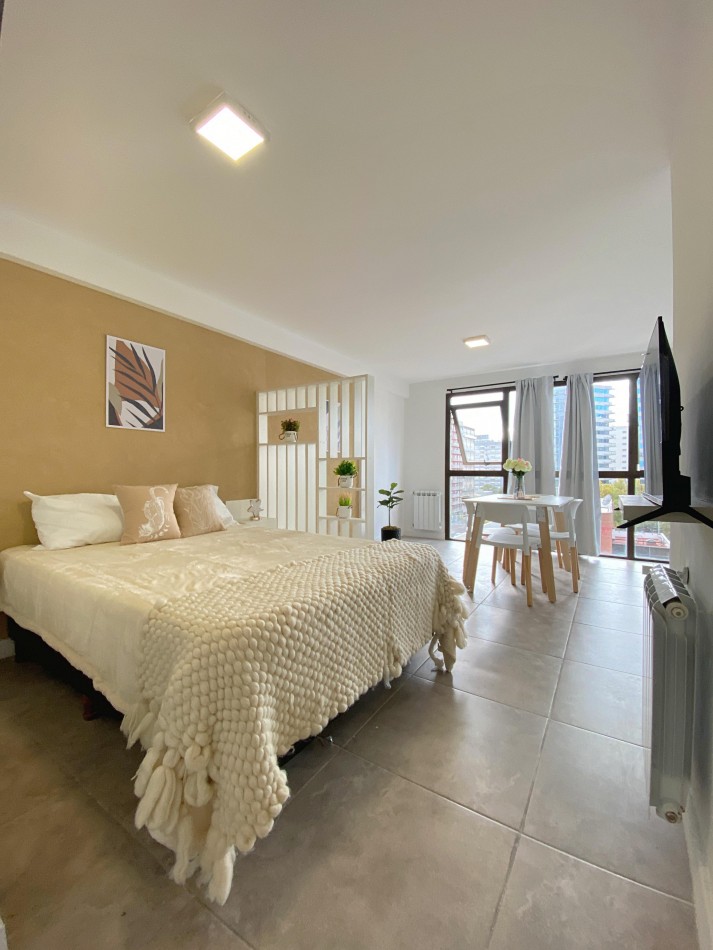 DEPARTAMENTO 1 AMB AL FRENTE, CON VENTANAL, EN EDIFICIO MODERNO - ZONA: CENTRO