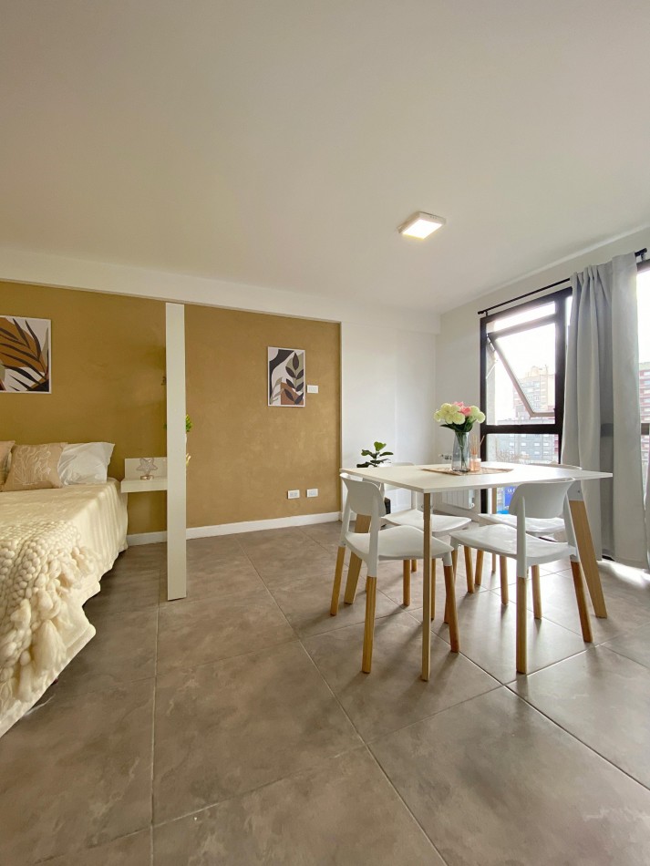 DEPARTAMENTO 1 AMB AL FRENTE, CON VENTANAL, EN EDIFICIO MODERNO - ZONA: CENTRO