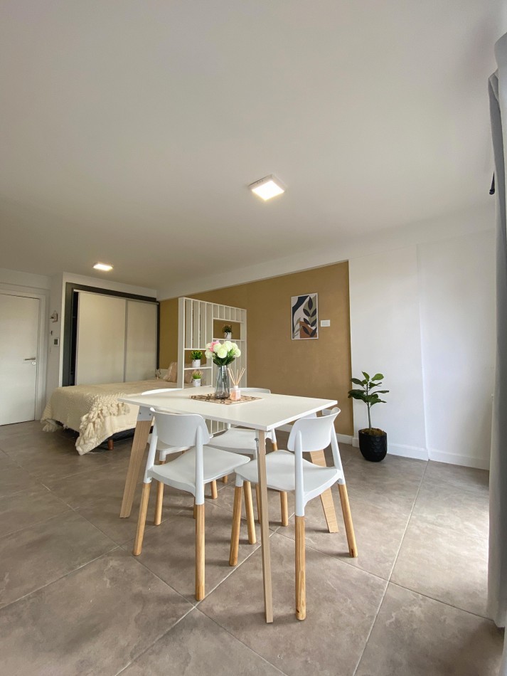 DEPARTAMENTO 1 AMB AL FRENTE, CON VENTANAL, EN EDIFICIO MODERNO - ZONA: CENTRO