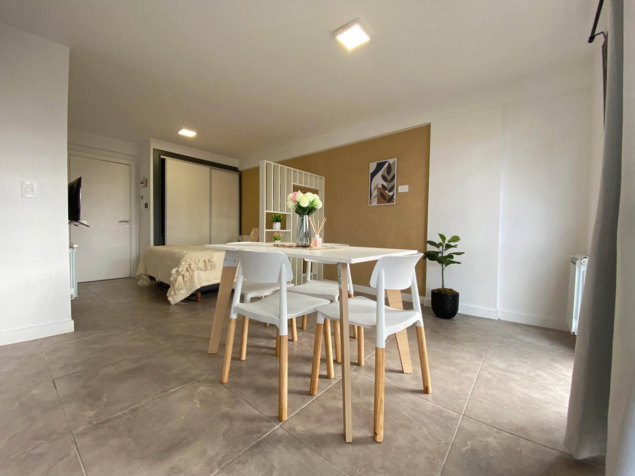 DEPARTAMENTO 1 AMB AL FRENTE, CON VENTANAL, EN EDIFICIO MODERNO - ZONA: CENTRO
