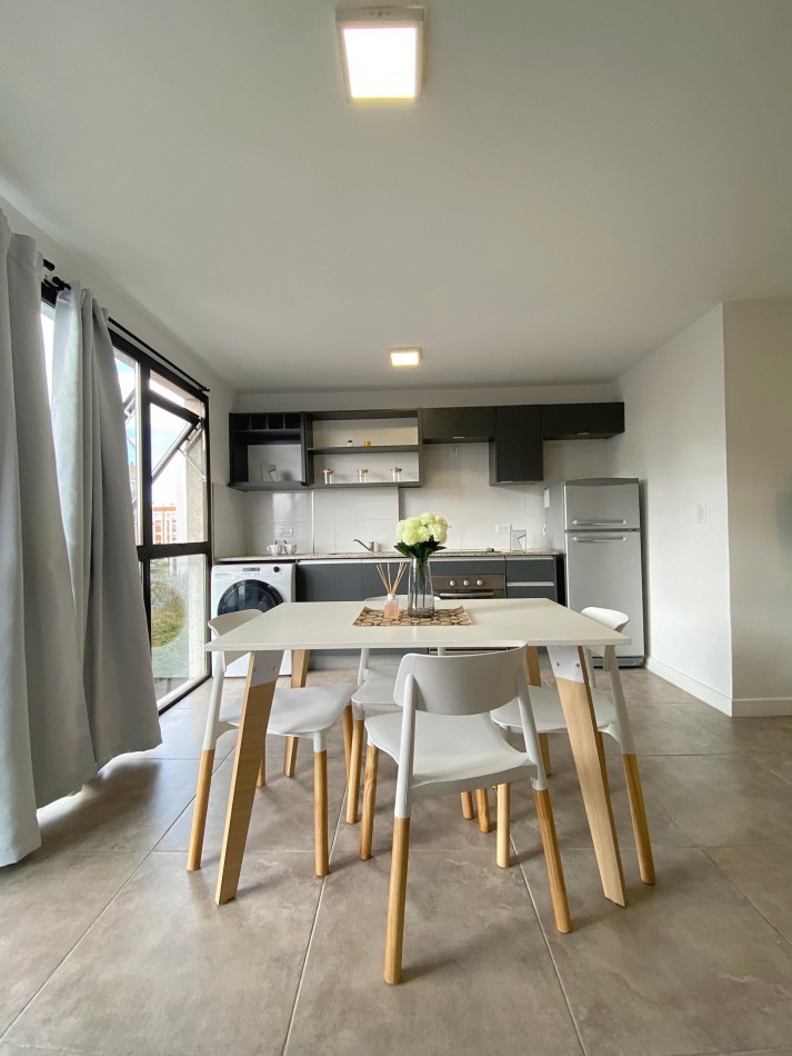 DEPARTAMENTO 1 AMB AL FRENTE, CON VENTANAL, EN EDIFICIO MODERNO - ZONA: CENTRO