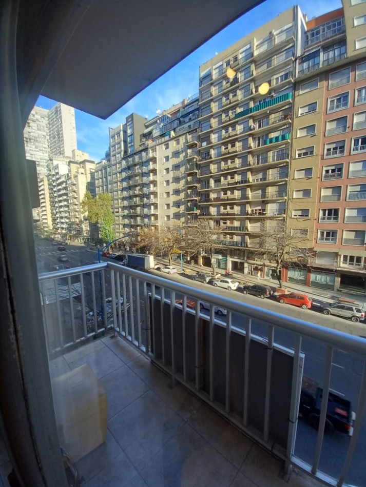 DEPARTAMENTO 3 AMB. CON DPCIA, TODO EXTERNO, APTO CREDITO - ZONA: PLAZA COLON