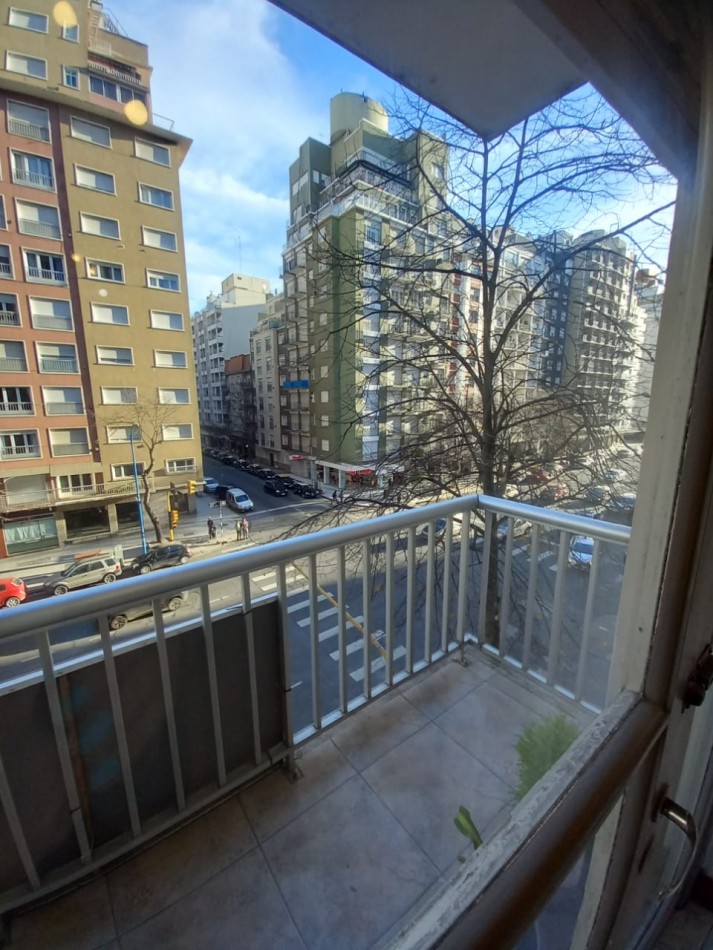 DEPARTAMENTO 3 AMB. CON DPCIA, TODO EXTERNO, APTO CREDITO - ZONA: PLAZA COLON