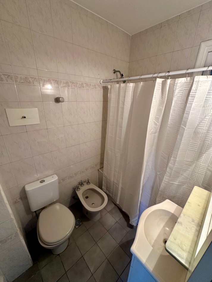 DEPARTAMENTO 3 AMB AL FRENTE CON BALCON FRANCES - ZONA: CENTRO