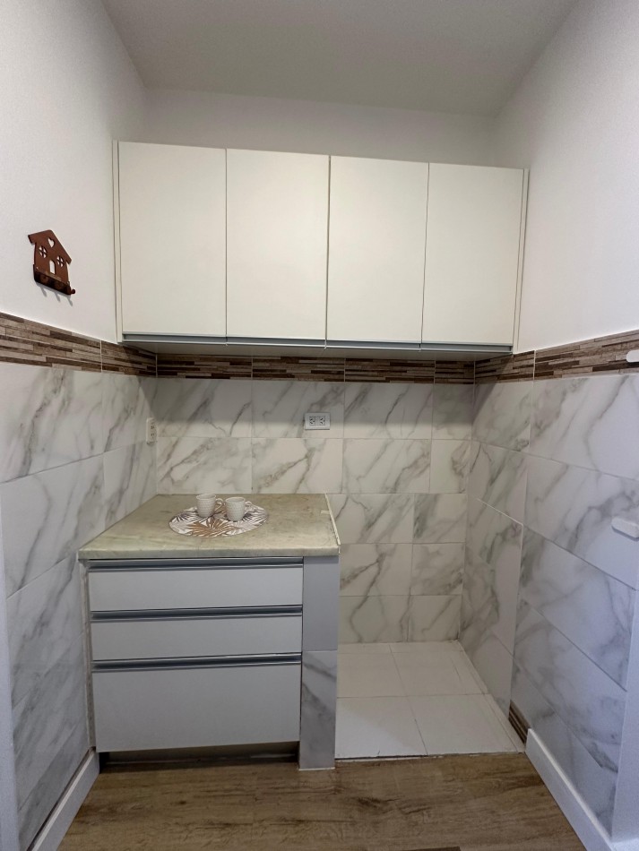 DEPARTAMENTO 3 AMB AL FRENTE CON BALCON FRANCES - ZONA: CENTRO