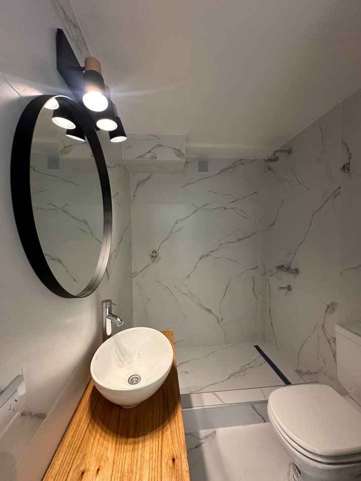 DEPARTAMENTO 4 AMB. AL FRENTE, CON BALCON TERRAZA Y COCHERA FIJA - ZONA: PLAZA SAN MARTIN