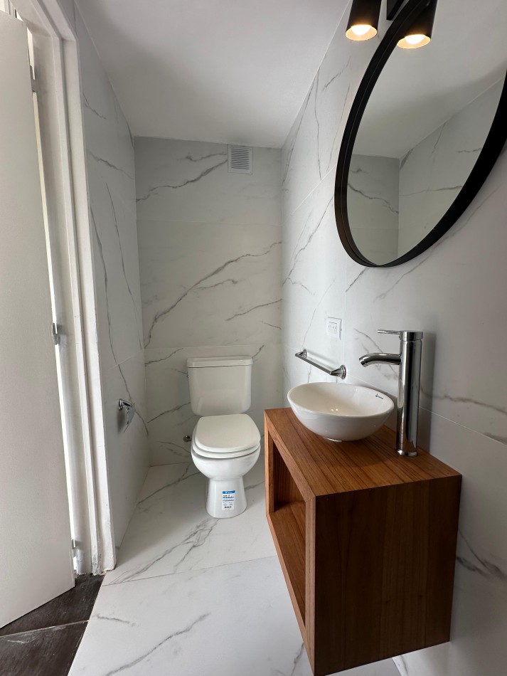 DEPARTAMENTO 4 AMB. AL FRENTE, CON BALCON TERRAZA Y COCHERA FIJA - ZONA: PLAZA SAN MARTIN
