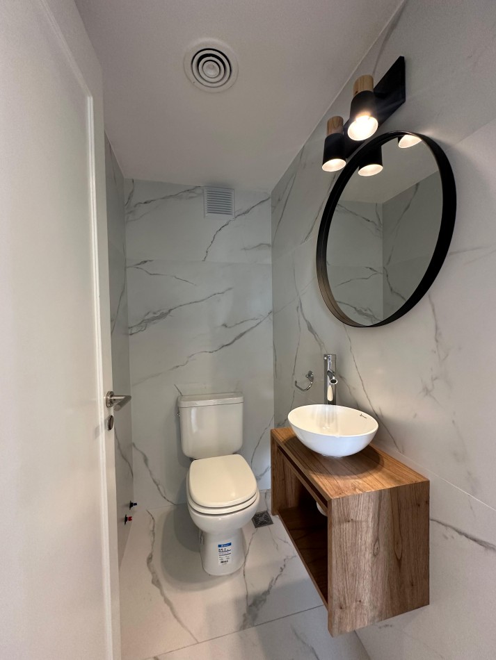 DEPARTAMENTO 4 AMB. AL FRENTE, CON BALCON TERRAZA Y COCHERA FIJA - ZONA: PLAZA SAN MARTIN
