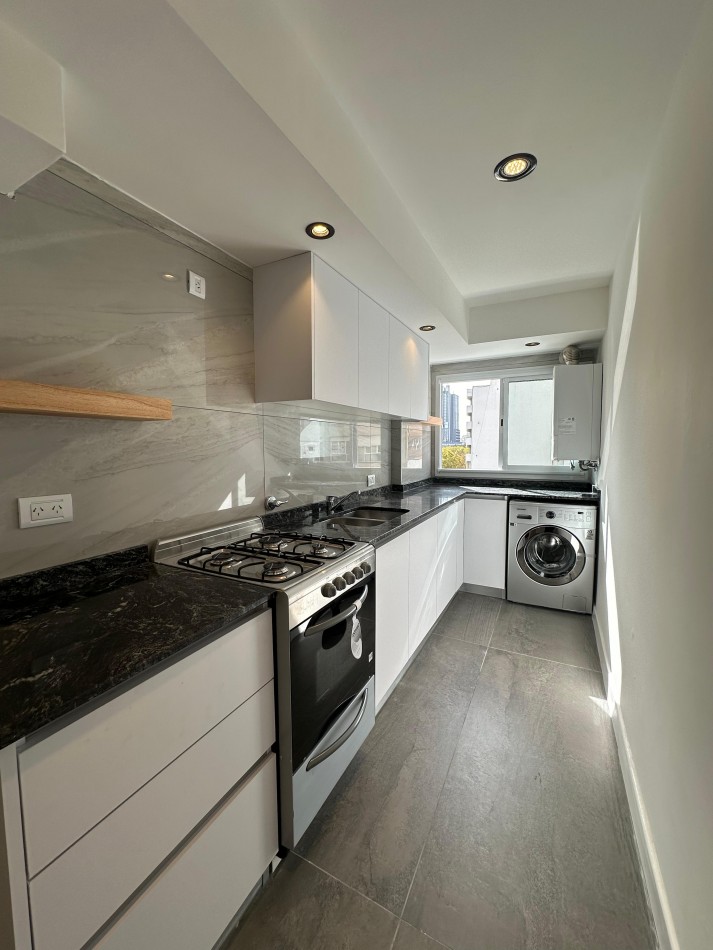 DEPARTAMENTO 4 AMB. AL FRENTE, CON BALCON TERRAZA Y COCHERA FIJA - ZONA: PLAZA SAN MARTIN