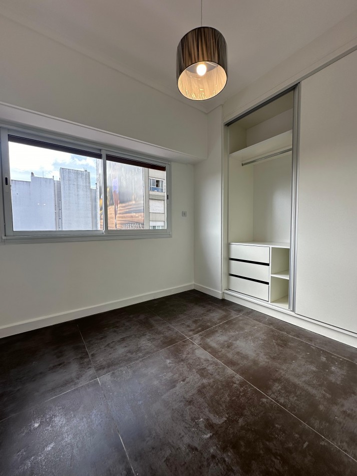 DEPARTAMENTO 4 AMB. AL FRENTE, CON BALCON TERRAZA Y COCHERA FIJA - ZONA: PLAZA SAN MARTIN