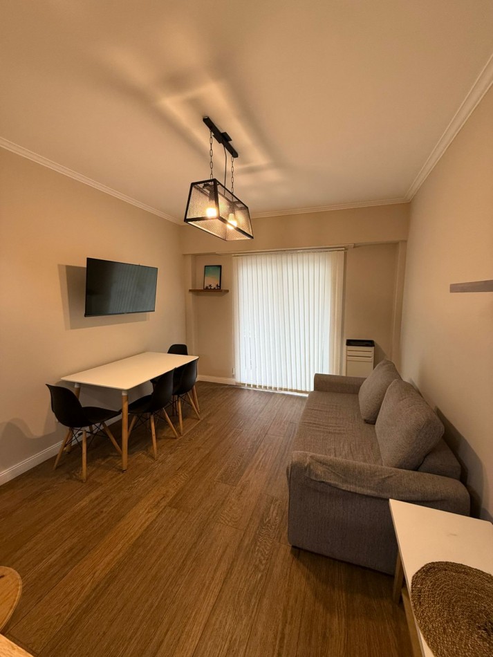 DEPARTAMENTO 2 AMB AL FRENTE, TODO EXTERNO, CON BALCON - ZONA: CENTRO