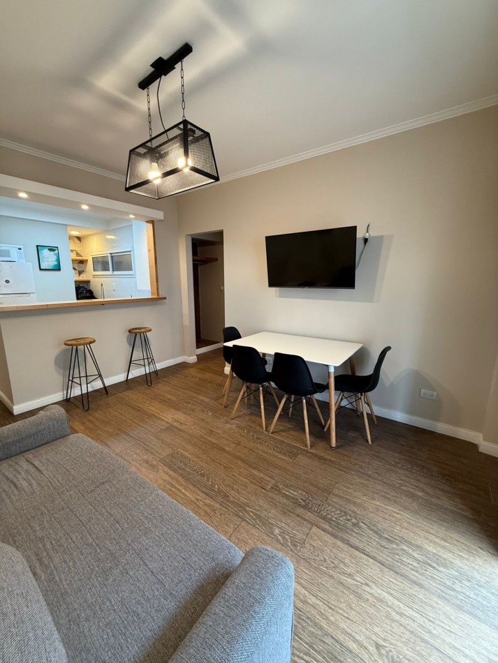 DEPARTAMENTO 2 AMB AL FRENTE, TODO EXTERNO, CON BALCON - ZONA: CENTRO