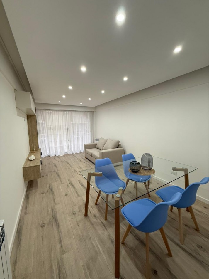 DEPARTAMENTO 3 AMB AL FRENTE, CON BALCON Y ESPACIO DE COCHERA - ZONA: CENTRO