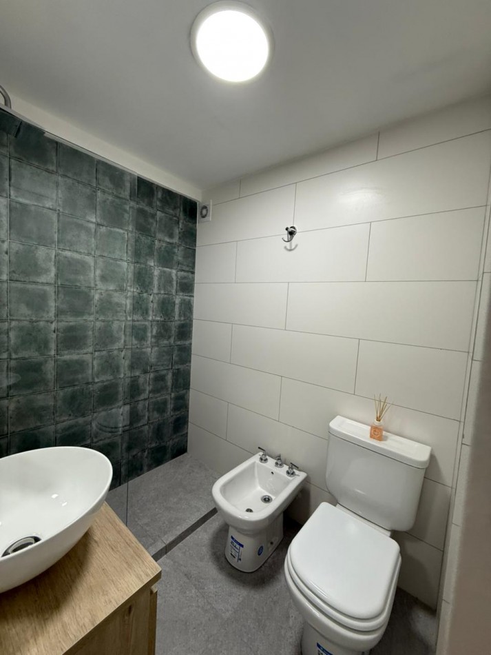 DEPARTAMENTO 3 AMB AL FRENTE, CON BALCON Y ESPACIO DE COCHERA - ZONA: CENTRO
