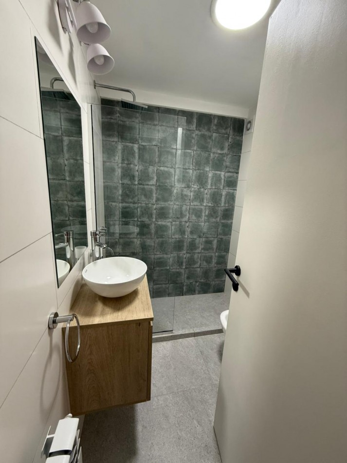 DEPARTAMENTO 3 AMB AL FRENTE, CON BALCON Y ESPACIO DE COCHERA - ZONA: CENTRO