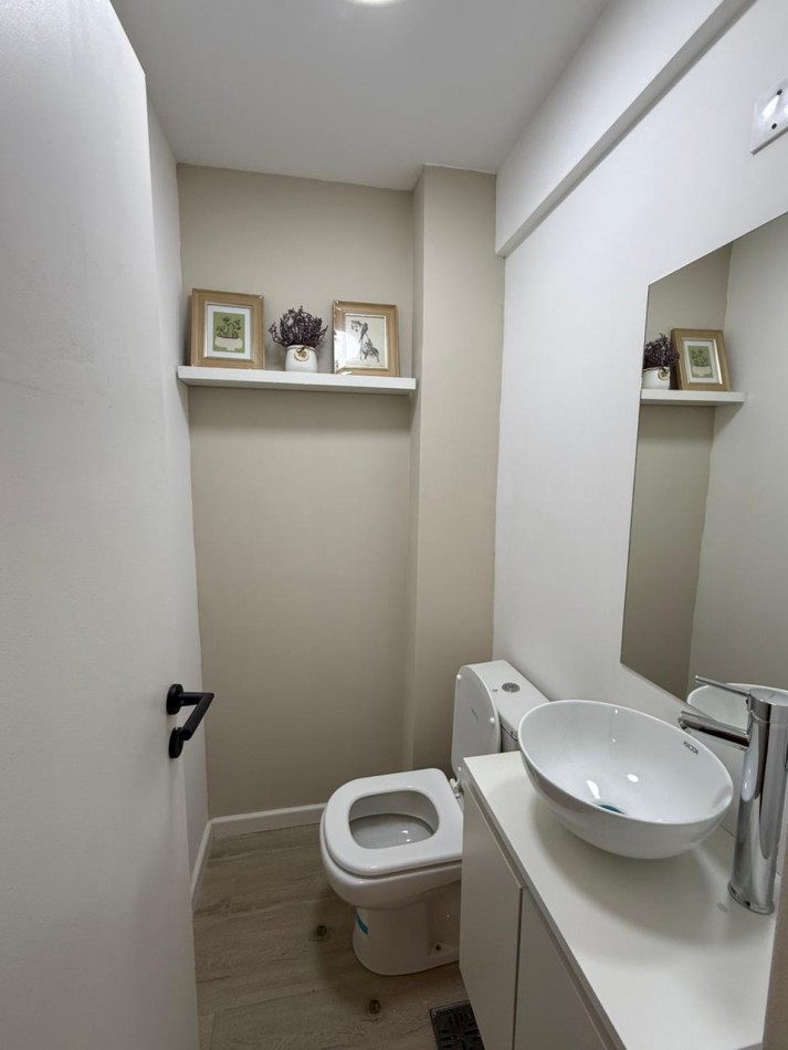 DEPARTAMENTO 3 AMB AL FRENTE, CON BALCON Y ESPACIO DE COCHERA - ZONA: CENTRO