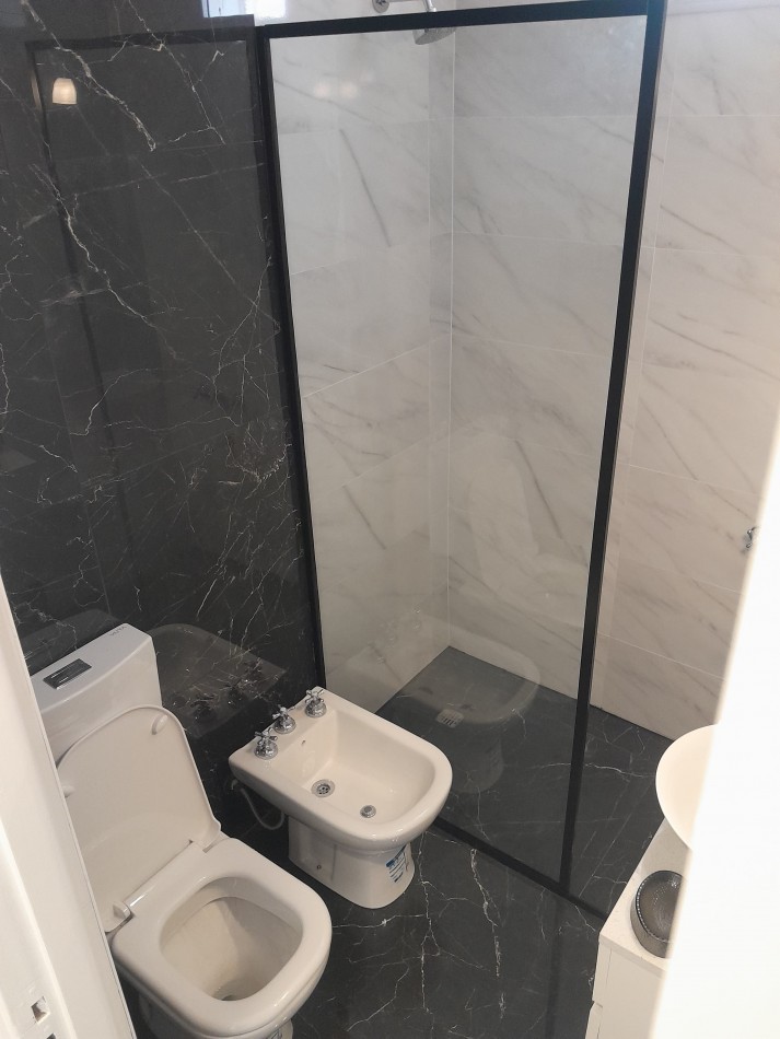 DEPARTAMENTO 3 AMB AL FRENTE, CON BALCON FRANCES - ZONA: CENTRO