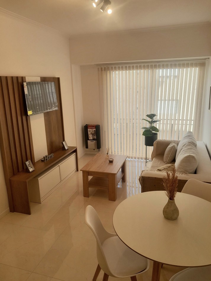 DEPARTAMENTO 3 AMB AL FRENTE, CON BALCON FRANCES - ZONA: CENTRO