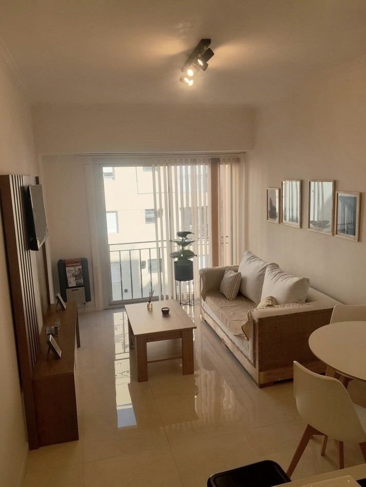 DEPARTAMENTO 3 AMB AL FRENTE, CON BALCON FRANCES - ZONA: CENTRO
