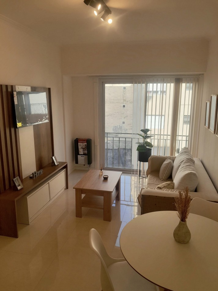 DEPARTAMENTO 3 AMB AL FRENTE, CON BALCON FRANCES - ZONA: CENTRO