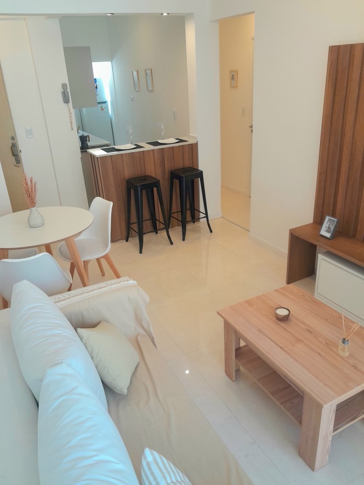 DEPARTAMENTO 3 AMB AL FRENTE, CON BALCON FRANCES - ZONA: CENTRO