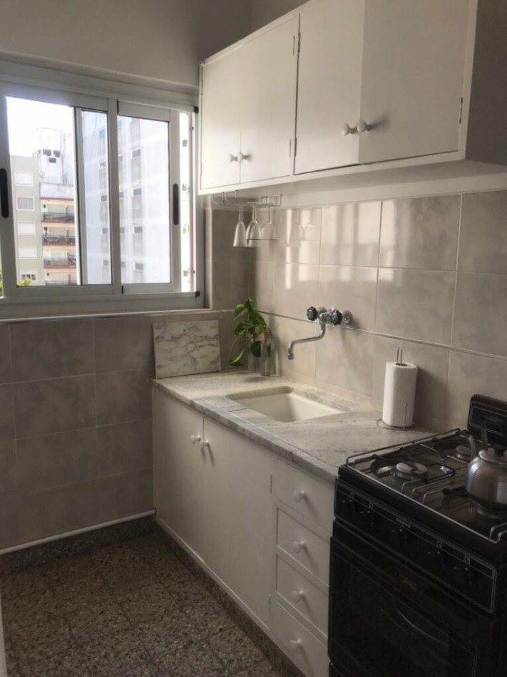 DEPARTAMENTO 2 AMB. AL CONTRAFRENTE - LUMINOSO - ZONA: AV. COLON Y BS AS.
