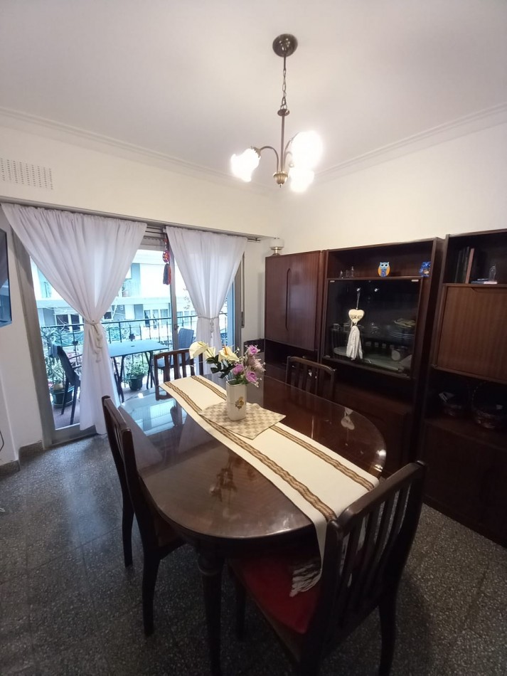 DEPARTAMENTO 2 AMB AL FRENTE, CON BALCON A LA CALLE - ZONA: CENTRO
