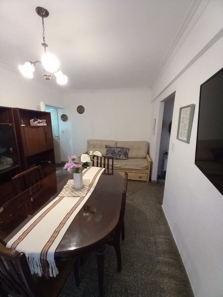DEPARTAMENTO 2 AMB AL FRENTE, CON BALCON A LA CALLE - ZONA: CENTRO