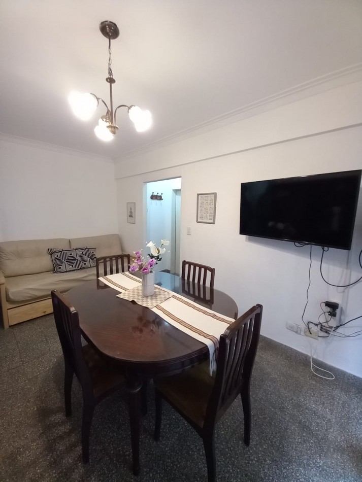 DEPARTAMENTO 2 AMB AL FRENTE, CON BALCON A LA CALLE - ZONA: CENTRO