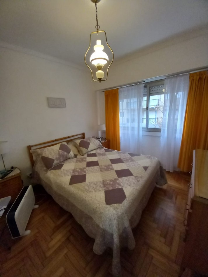 DEPARTAMENTO 2 AMB AL FRENTE, CON BALCON A LA CALLE - ZONA: CENTRO