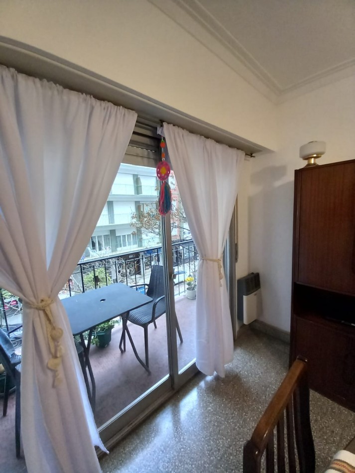 DEPARTAMENTO 2 AMB AL FRENTE, CON BALCON A LA CALLE - ZONA: CENTRO