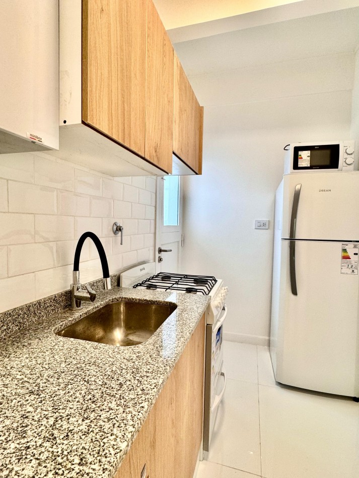 DEPARTAMENTO 2 AMB AL FRENTE, COMPLETAMENTE RECICLADO - ZONA: CENTRO